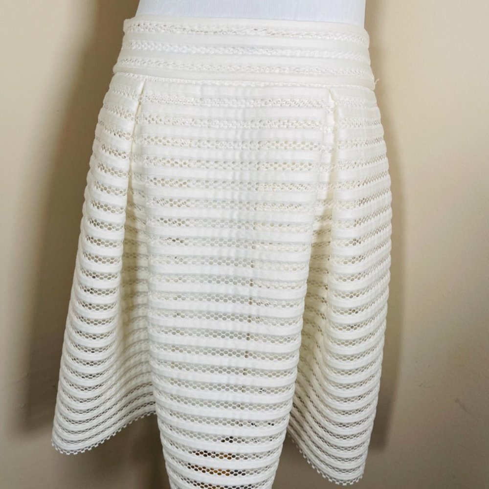 NWT Express White Pleated Scalloped  Skirt Size 8